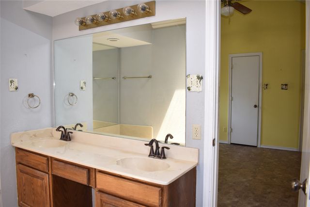 2025 Espinosa Drive, Carrollton, TX 75010