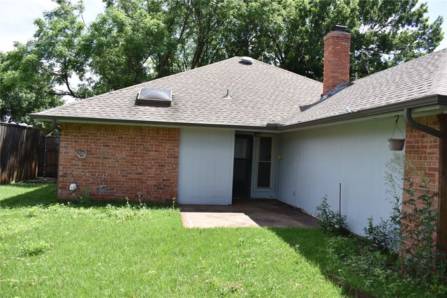 2025 Espinosa Drive, Carrollton, TX 75010