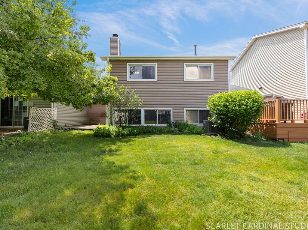 376 Thorncliff Drive, Glendale Heights, IL 60139 — photo 2
