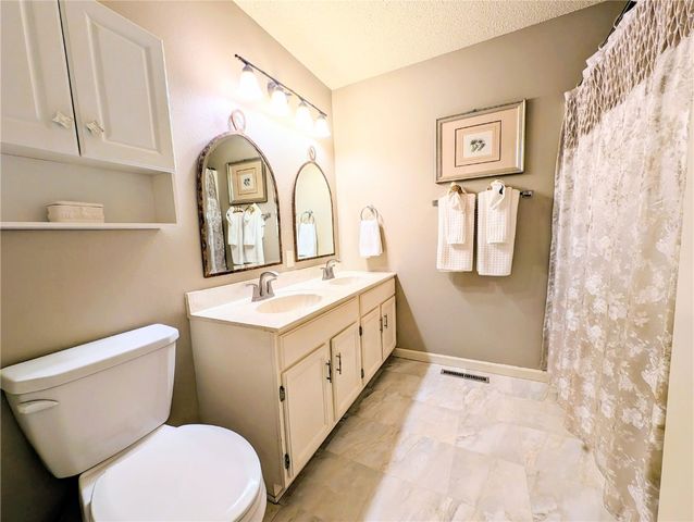 3707 Foxborough Terrace NE B, Cedar Rapids, IA 52402