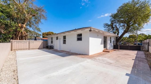 3072 NW 14th St REAR, Miami, FL 33125