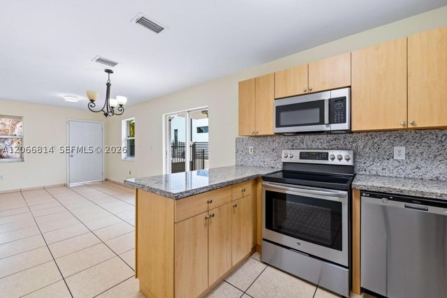 3072 NW 14th St REAR, Miami, FL 33125