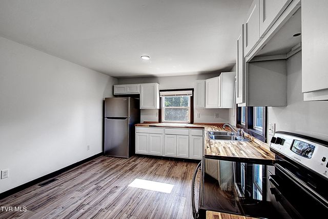124 Fairridge Road, Johnson City, TN 37604