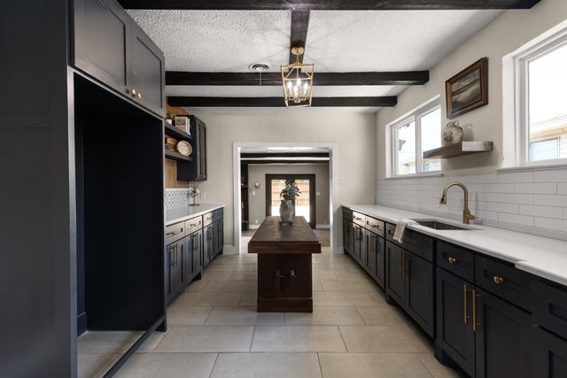 2915 Clinton Avenue, Fort Worth, TX 76106