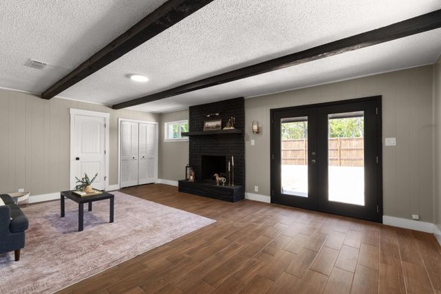 2915 Clinton Avenue, Fort Worth, TX 76106