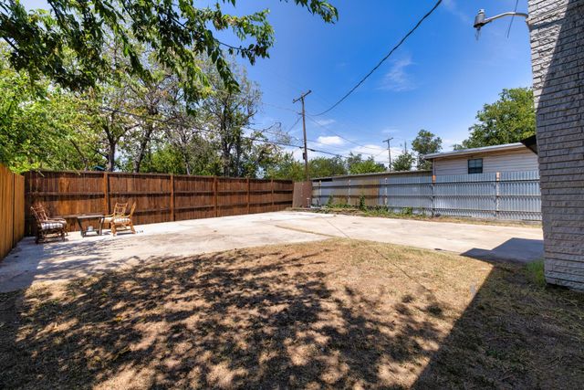 2915 Clinton Avenue, Fort Worth, TX 76106
