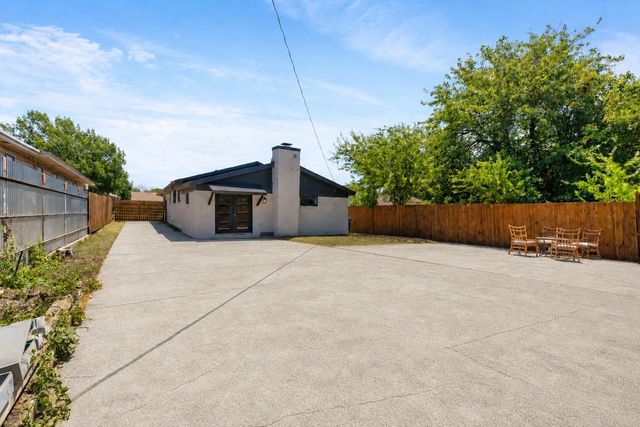 2915 Clinton Avenue, Fort Worth, TX 76106