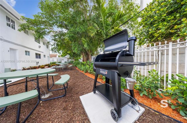 1300 NE 110th St, Miami, FL 33161