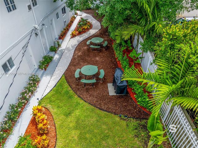1300 NE 110th St, Miami, FL 33161