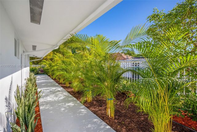 1300 NE 110th St, Miami, FL 33161