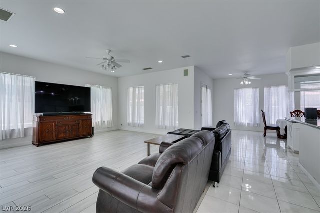 8033 Secret Harbor Court, Las Vegas, NV 89128