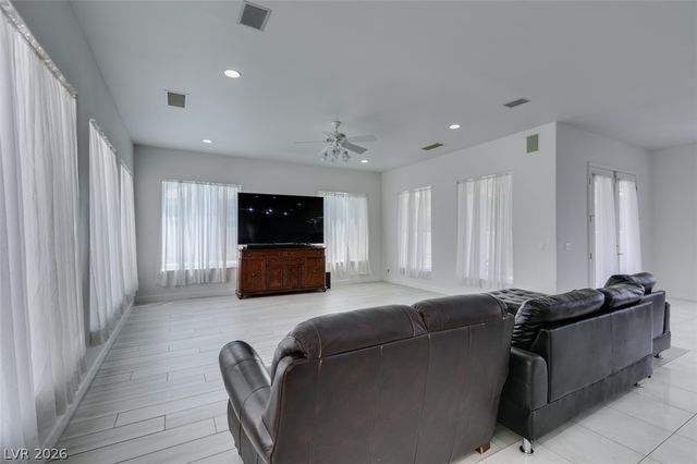 8033 Secret Harbor Court, Las Vegas, NV 89128