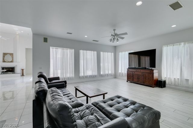 8033 Secret Harbor Court, Las Vegas, NV 89128