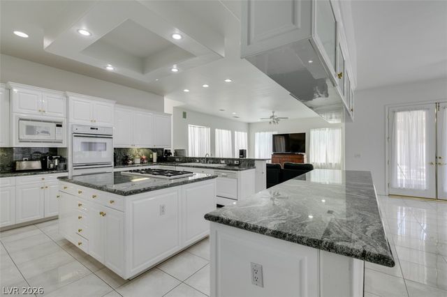 8033 Secret Harbor Court, Las Vegas, NV 89128