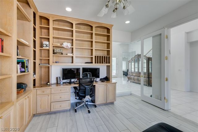 8033 Secret Harbor Court, Las Vegas, NV 89128