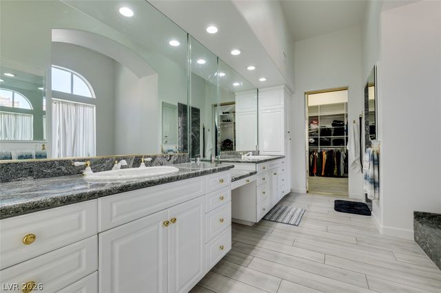 8033 Secret Harbor Court, Las Vegas, NV 89128