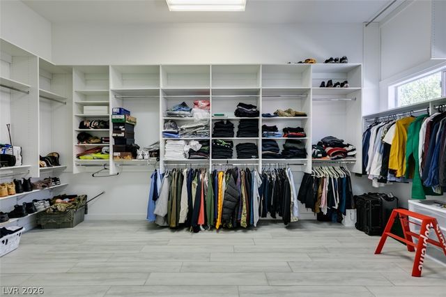 8033 Secret Harbor Court, Las Vegas, NV 89128