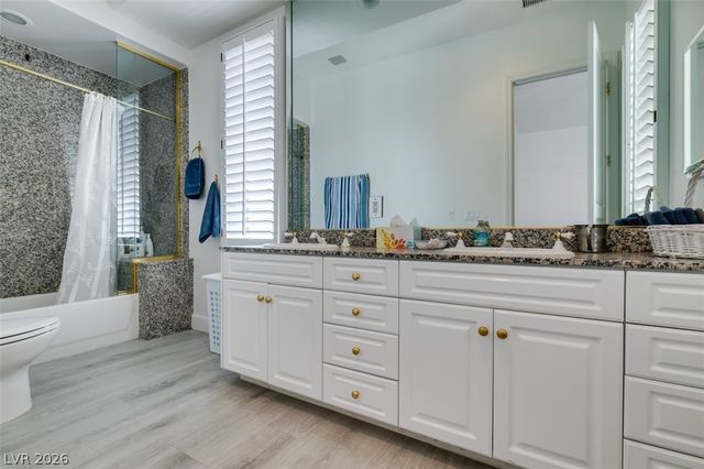 8033 Secret Harbor Court, Las Vegas, NV 89128