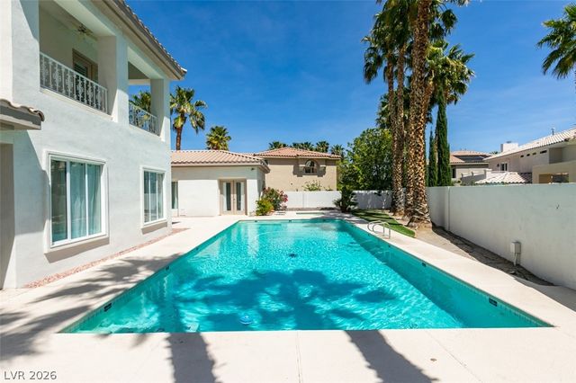 8033 Secret Harbor Court, Las Vegas, NV 89128