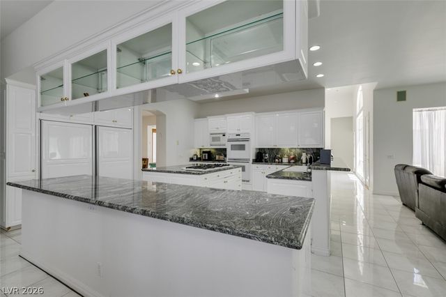 8033 Secret Harbor Court, Las Vegas, NV 89128