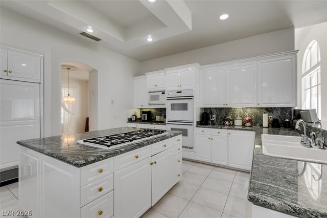 8033 Secret Harbor Court, Las Vegas, NV 89128