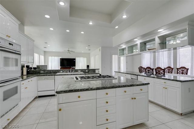 8033 Secret Harbor Court, Las Vegas, NV 89128