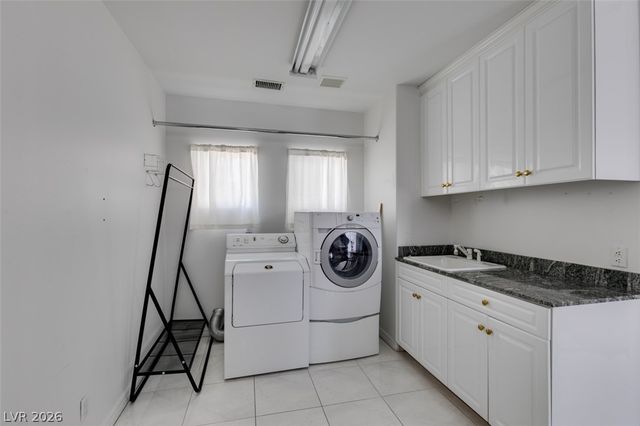 8033 Secret Harbor Court, Las Vegas, NV 89128