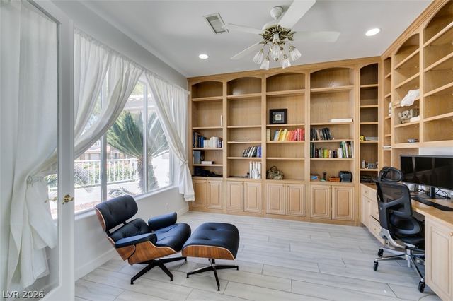 8033 Secret Harbor Court, Las Vegas, NV 89128