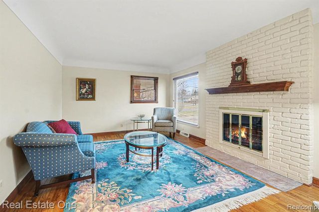 8887 Morrison Avenue, Plymouth, MI 48170