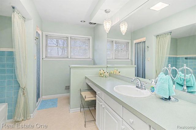 8887 Morrison Avenue, Plymouth, MI 48170