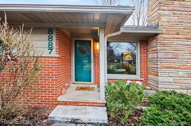 8887 Morrison Avenue, Plymouth, MI 48170
