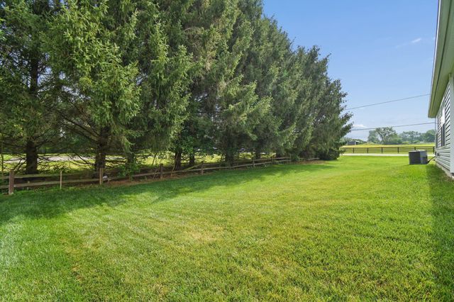 452 Saint James Gate, Newark, OH 43055