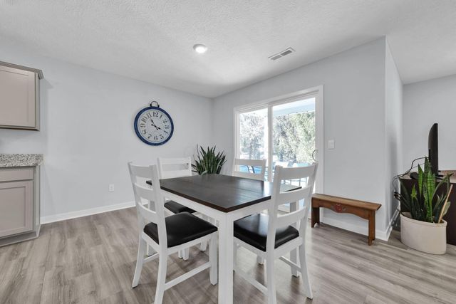 452 Saint James Gate, Newark, OH 43055