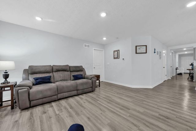 452 Saint James Gate, Newark, OH 43055
