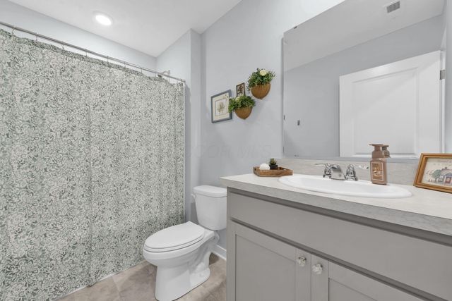 452 Saint James Gate, Newark, OH 43055