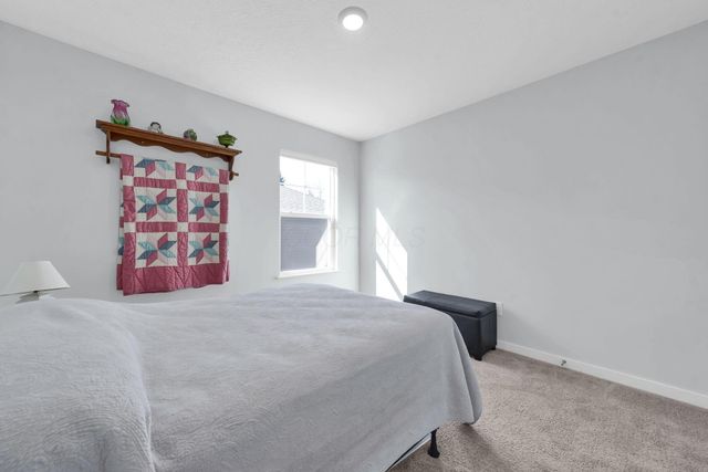 452 Saint James Gate, Newark, OH 43055