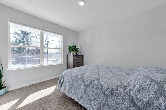 452 Saint James Gate, Newark, OH 43055