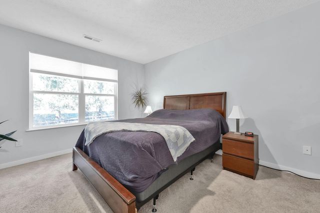 452 Saint James Gate, Newark, OH 43055