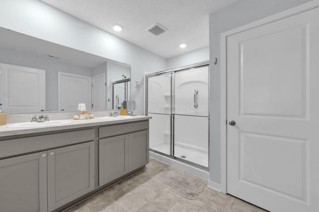 452 Saint James Gate, Newark, OH 43055