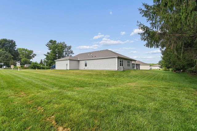 452 Saint James Gate, Newark, OH 43055