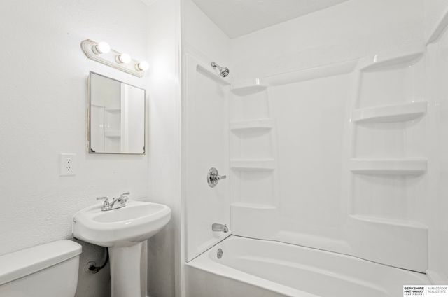 5409 S 22nd Street, Omaha, NE 68107