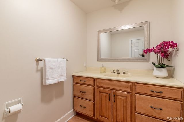 339 White Oak Lane, Grand Island, NY 14072