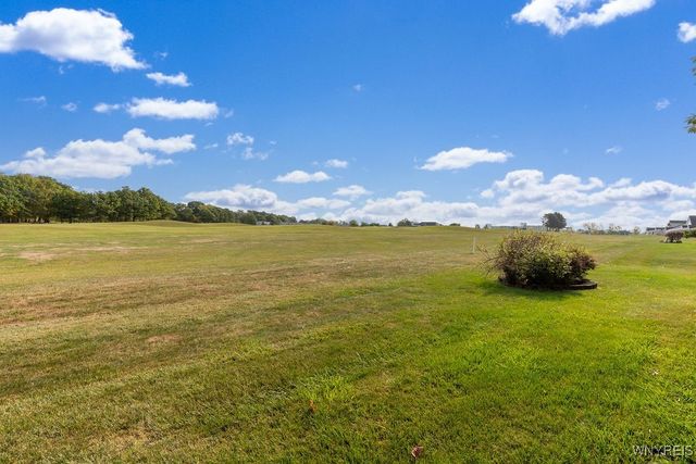 339 White Oak Lane, Grand Island, NY 14072