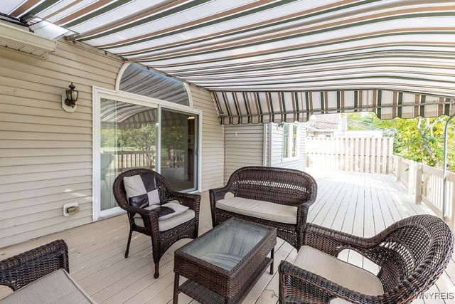 339 White Oak Lane, Grand Island, NY 14072