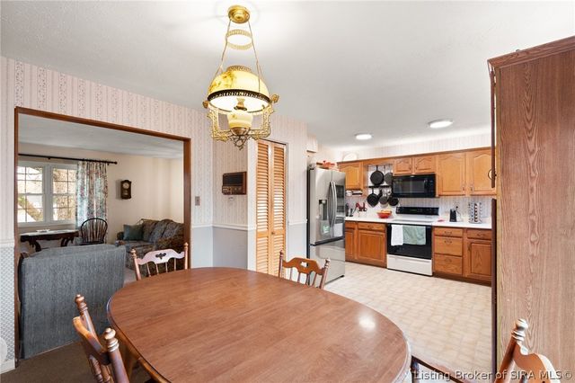 812 Congress Court, Jeffersonville, IN 47130