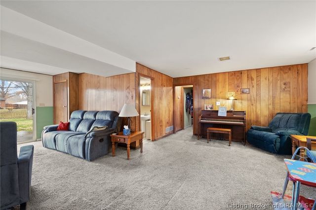 812 Congress Court, Jeffersonville, IN 47130