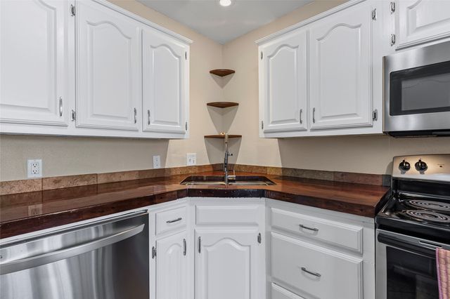 5115 Creek Crossing Drive, Greenville, TX 75402