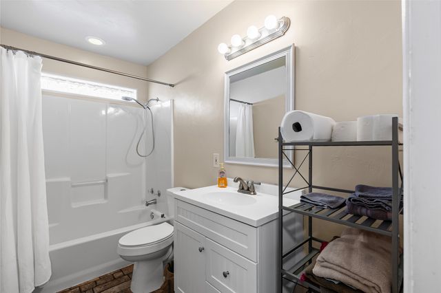 5115 Creek Crossing Drive, Greenville, TX 75402