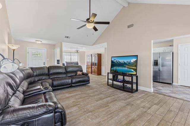 5115 Creek Crossing Drive, Greenville, TX 75402