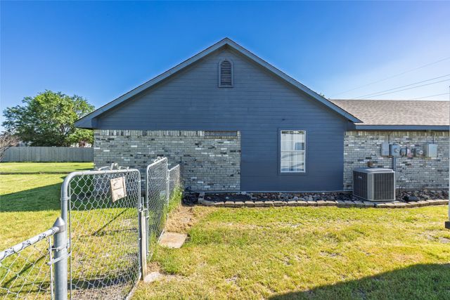 5115 Creek Crossing Drive, Greenville, TX 75402